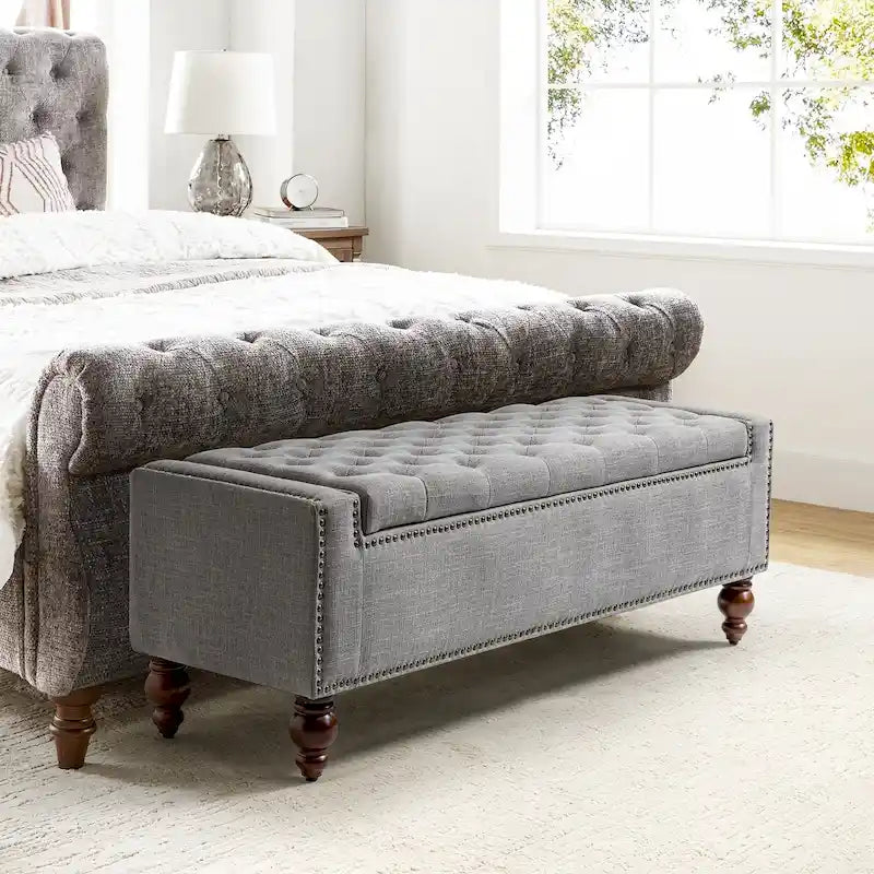 Classica panca contenitore capitonné con borchie decorative