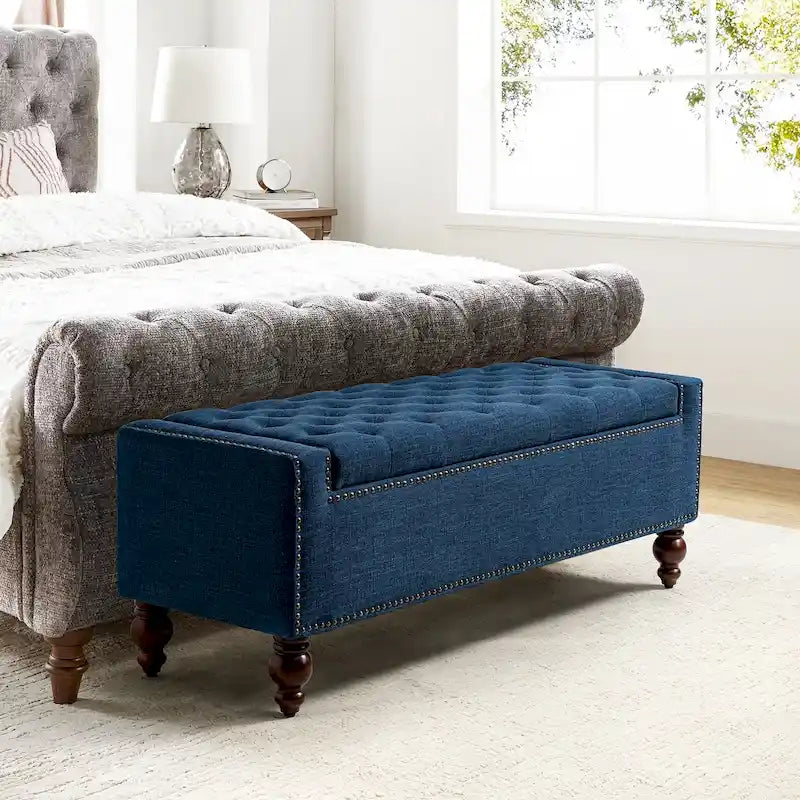 Classica panca contenitore capitonné con borchie decorative