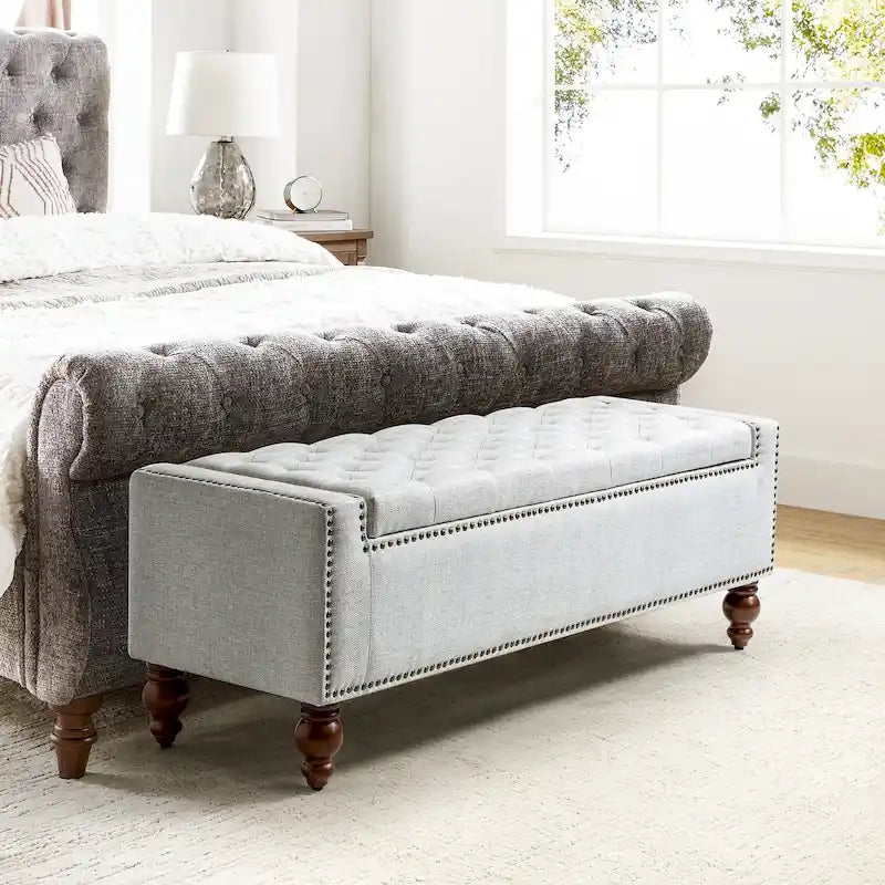 Classica panca contenitore capitonné con borchie decorative