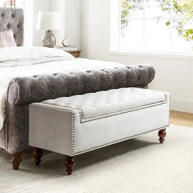 Classica panca contenitore capitonné con borchie decorative
